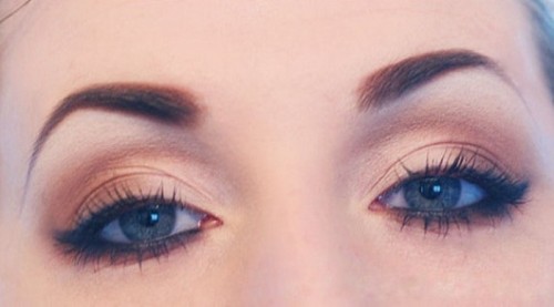 Step By Step DIY Neutral Eye Makeup