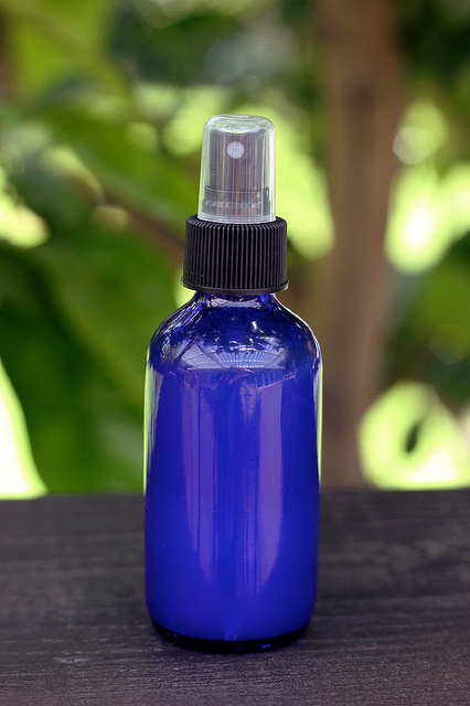 essential oils and vodka bug spray (via tasty-yummies)