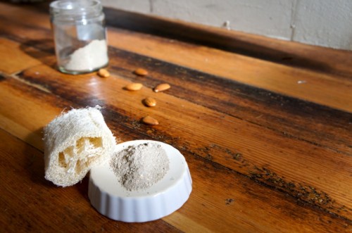 almond and oat facial scrub (via simplemedicine)