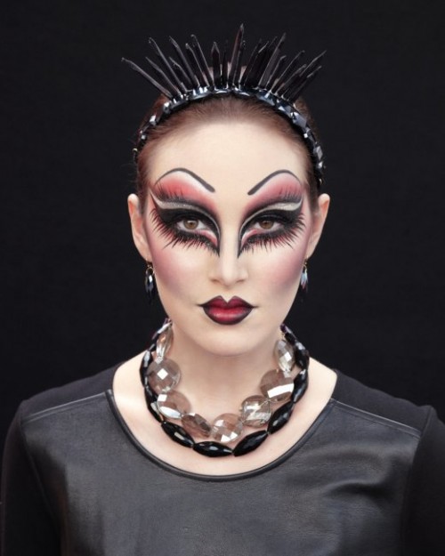 evil queen makeup (via marthastewart)