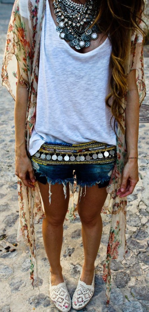 denim shorts is a must for a sexy summer boho look