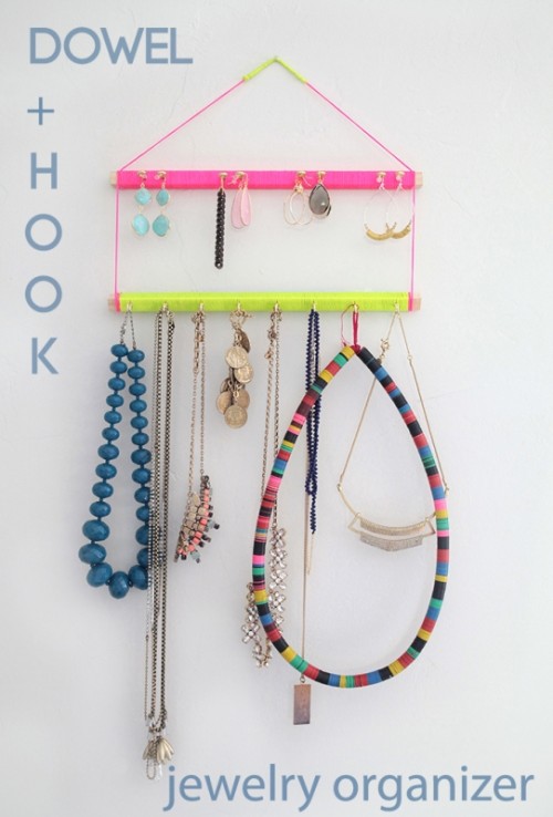 Bright And Easy To Make DIY Jewelry Display