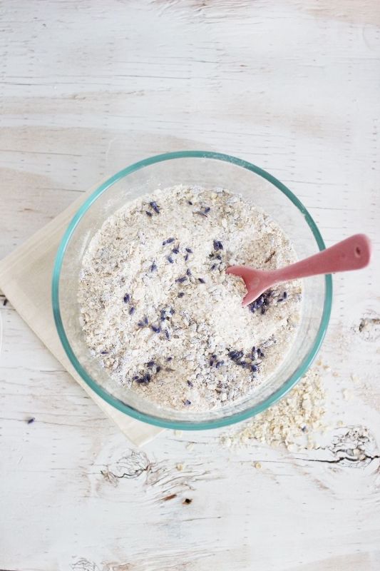 Picture Of calming and pleasing diy oatmeal and lavender bath soak  4