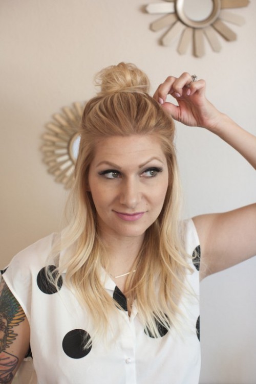 Casual And Celebrities’ Favorite DIY Top Knot Hairstyle