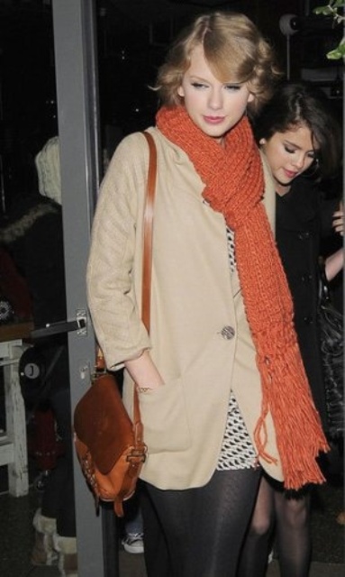 Picture Of celebrities fall looks with a scarf  25