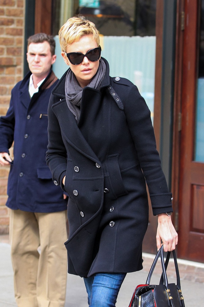 Picture Of celebrities fall looks with a scarf  8