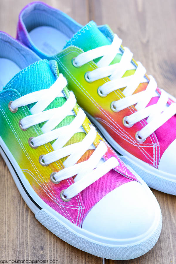 Cheerful diy rainbow tie dye shoes  5
