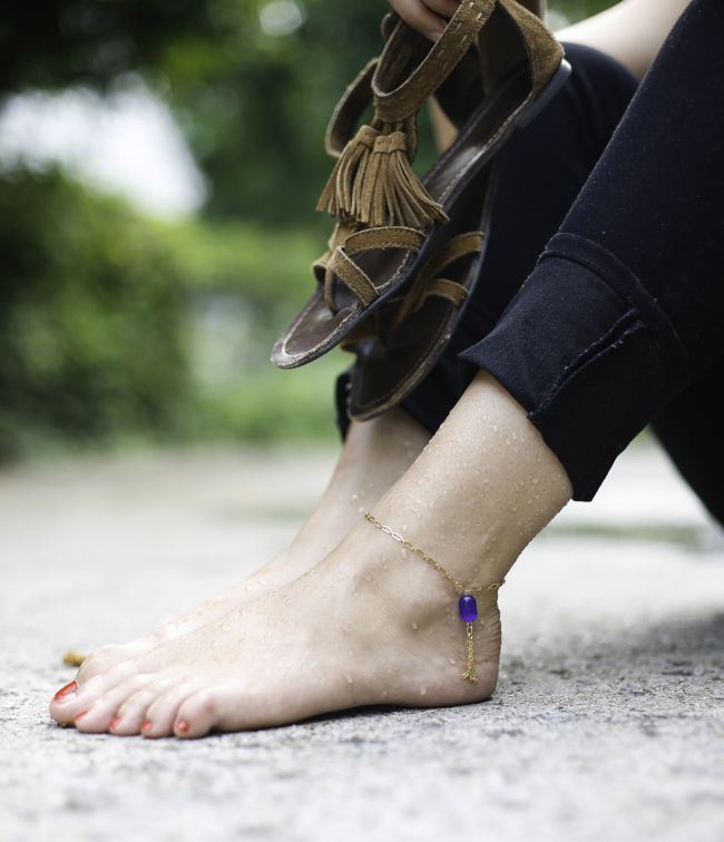 easy bead anklet (via hellonatural)