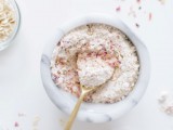 cleansing-and-moisturizing-diy-oatmeal-rose-face-mask-2
