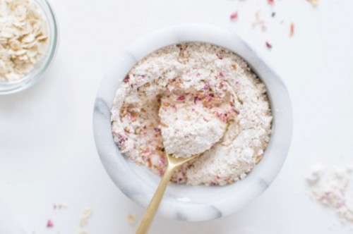 Cleansing And Moisturizing DIY Oatmeal Rose Face Mask