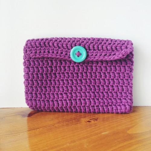 Comfy Accent: DIY Crocheted Oval Clutch