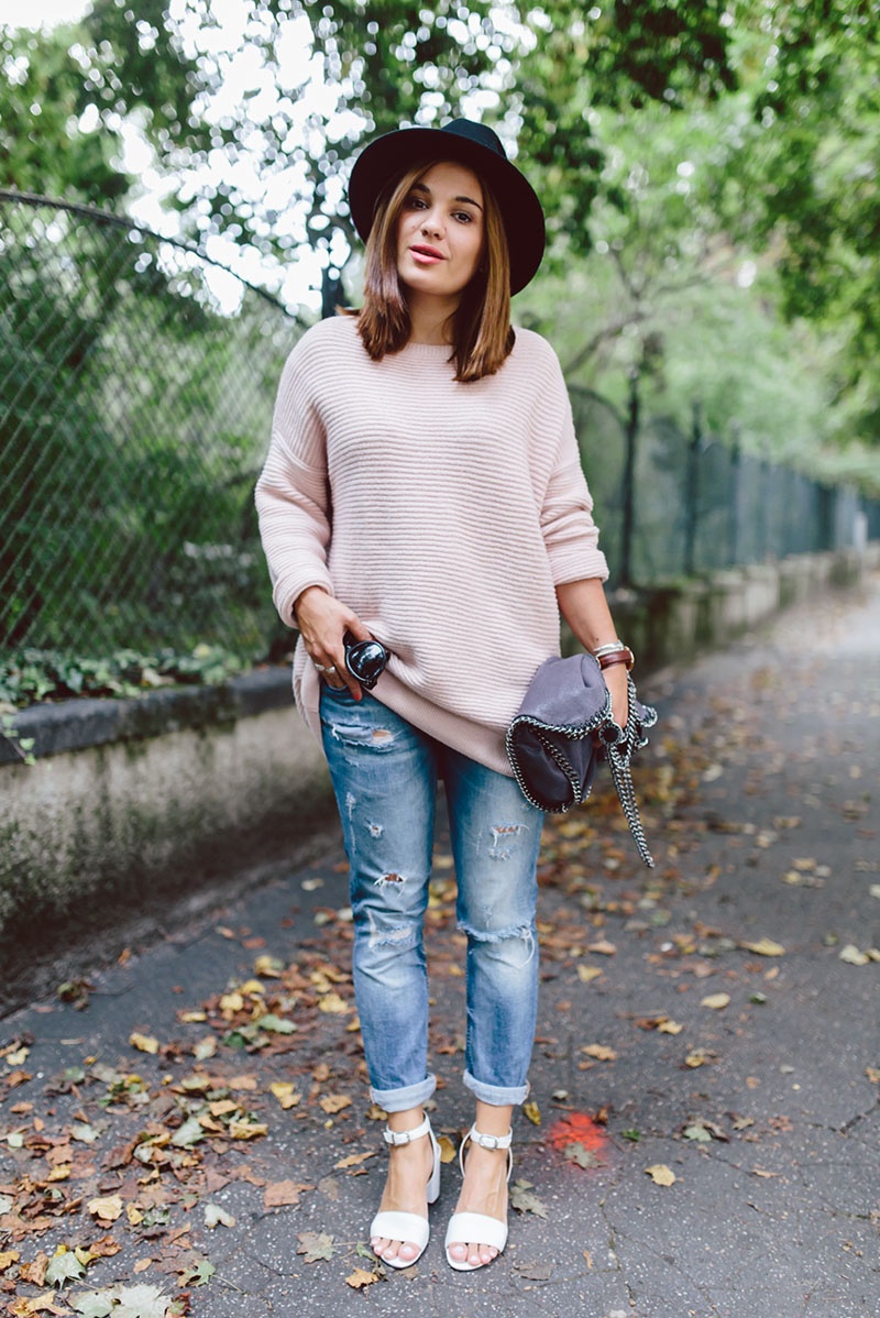 Comfy and cozy oversized sweater outfits for fall  5
