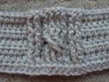 comfy-diy-cable-knit-wrist-warmers-3