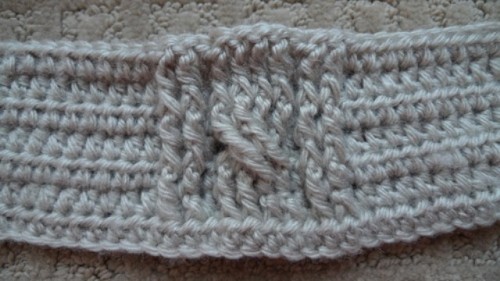 Comfy DIY Cable Knit Wrist Warmers