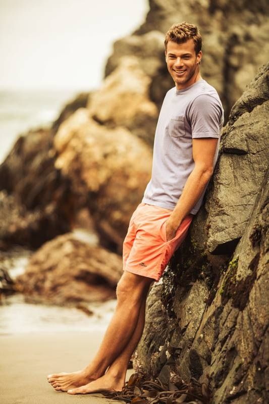Cool and relaxed beach men outfits  15
