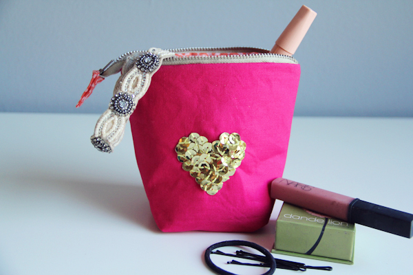 sequin heart zipper pouch (via lovelyindeed)