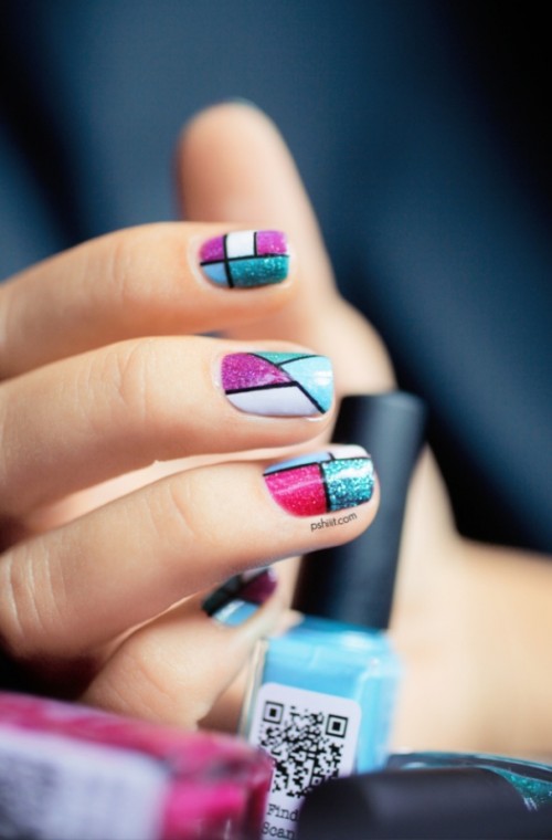 Cool Glitter Geometric Nail Design To Try
