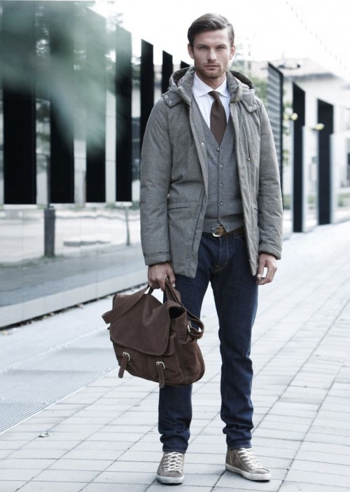 Cool Men Work Outfits With Sneakers