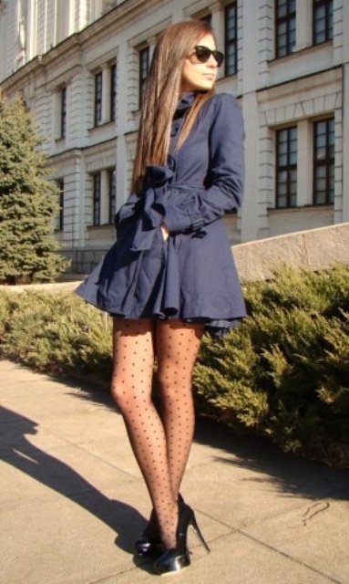 a short navy fitting trench coat with a sash is a stylish idea to wear in spring