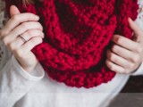 cozy-diy-chunky-crochet-infinity-scarf-to-make-1