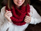 cozy-diy-chunky-crochet-infinity-scarf-to-make-5