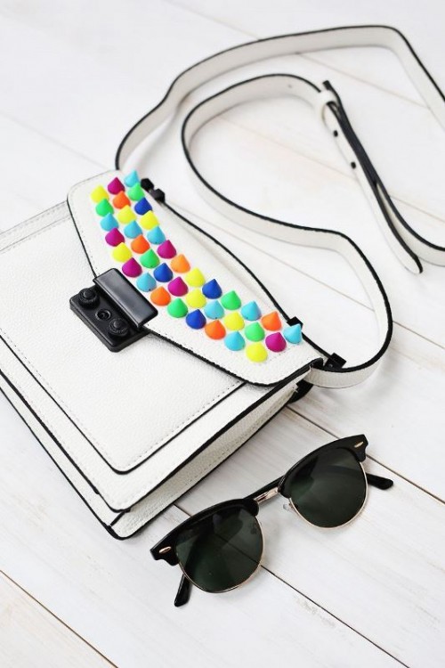 Creative And Fun DIY Bag Upgrade With Colorful Spikes