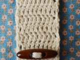 cute-and-cozy-diy-clutch-with-crochet-band-5