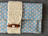 cute-and-cozy-diy-clutch-with-crochet-band-6