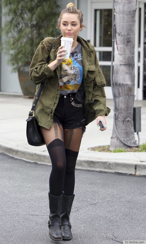 Cute Celebrity Looks With Original Tights