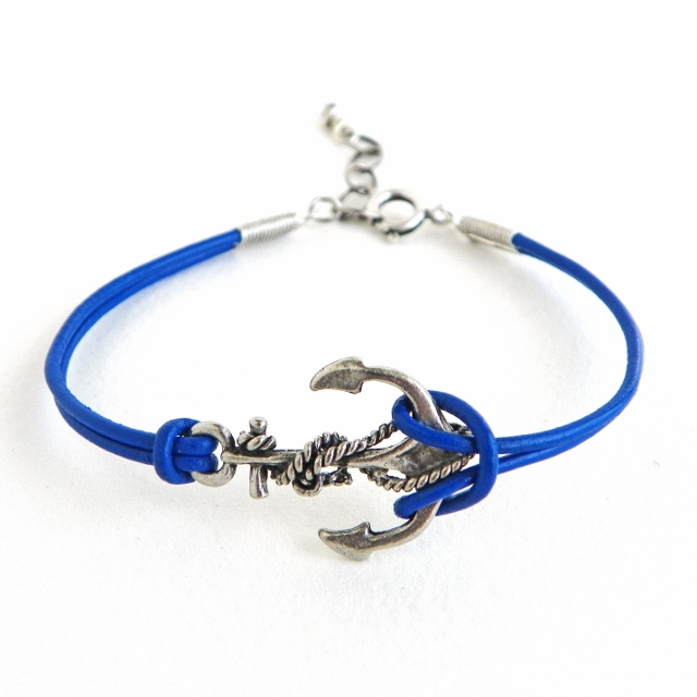 anchor bracelet (via erinsiegeljewelry)