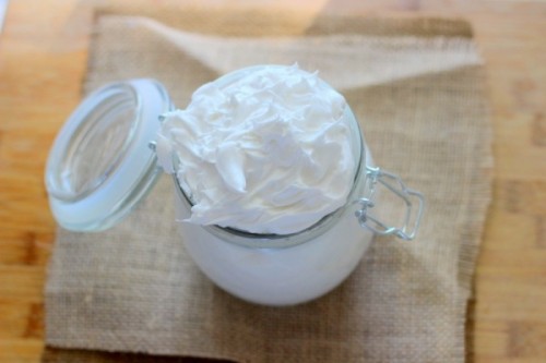 cream soap (via savynaturalista)