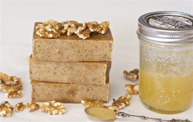 honey walnut soap (via offbeatandinspired)