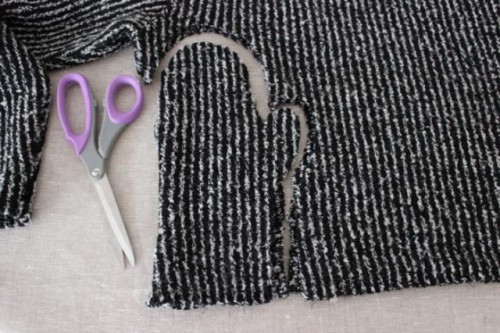 DIY Beanie And Mittens Without Knitting