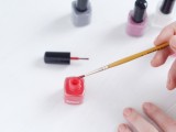 diy-brush-stroke-abstract-manicure-2