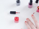 diy-brush-stroke-abstract-manicure-3