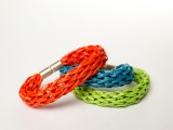 diy-easy-colorful-raffia-bracelet-1
