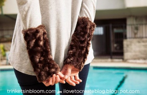 DIY Furry Cuffed T Shirt For Fall And Winter