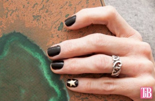 DIY Gold Star Manicure For The Holiday Season