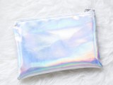 diy-holographic-clutch-to-travel-with-style-1
