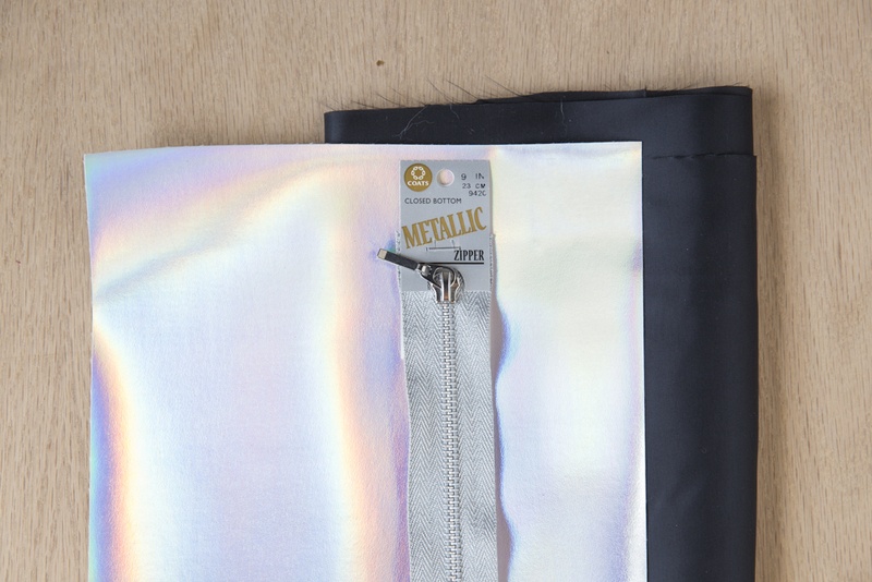 Picture Of diy holographic clutch to travel with style  2