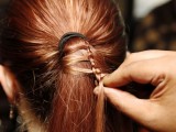 diy-ladder-braid-to-fancy-up-your-ponytail-2