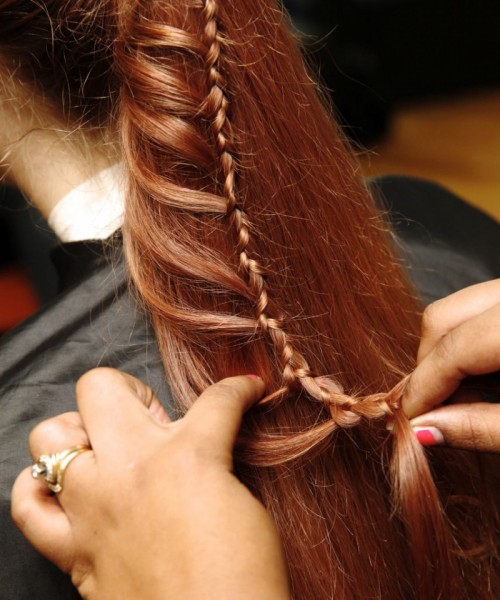 DIY Ladder Braid To Fancy Up Your Ponytail