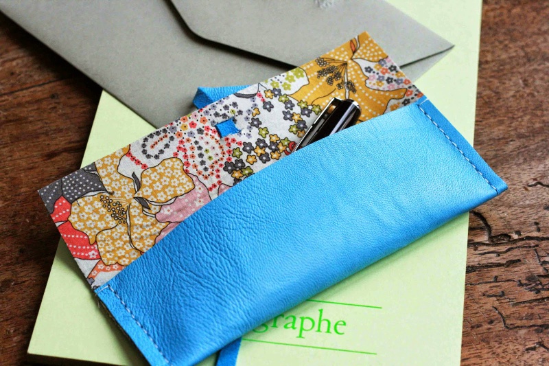Picture Of diy leather pouch with patterned fabric inside  1