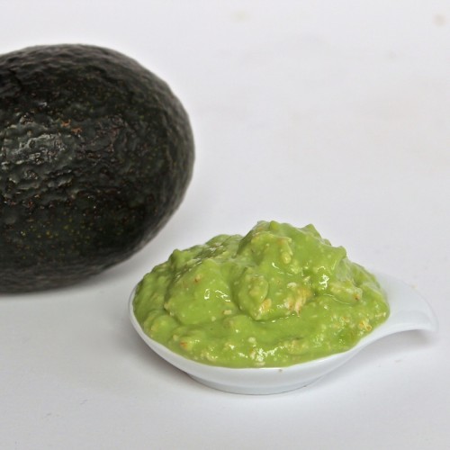 oatmeal aloe and avocado face mask (via lorimerkitchen)
