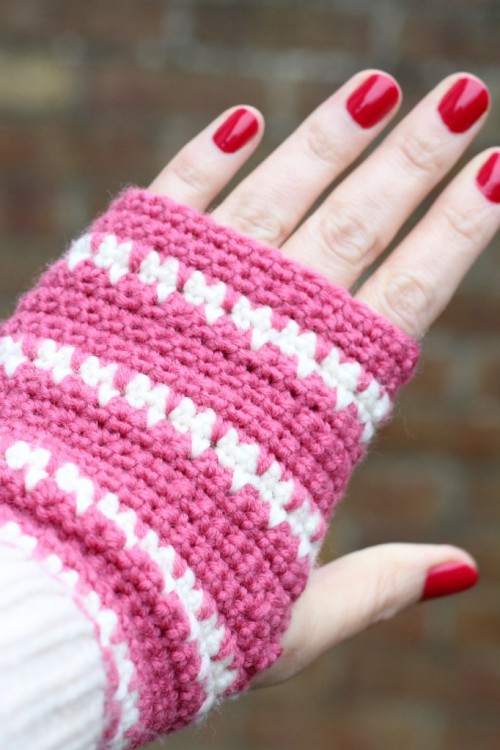 DIY Spike Stitch Crochet Hand Warmers