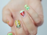 eye-catching-summer-nails-designs-25