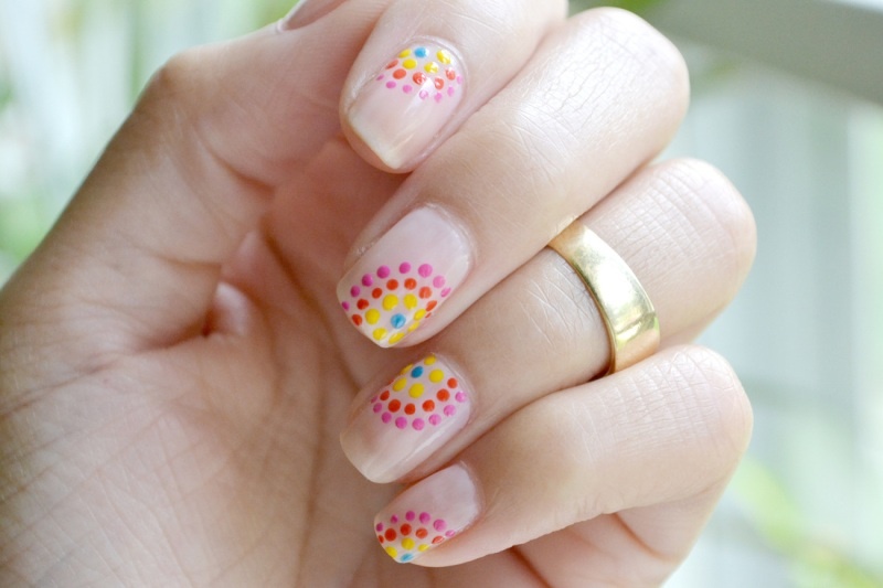 Festive and fun diy dotted nail design  4