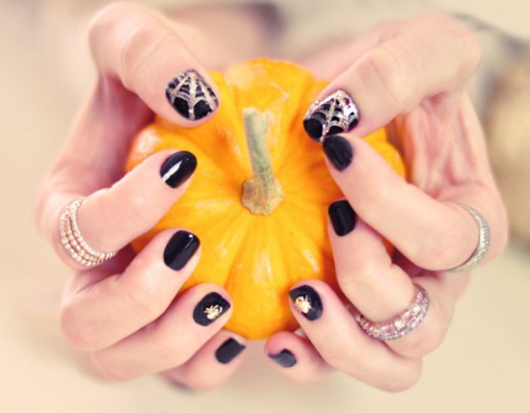 Festive and glam diy halloween manicure  13