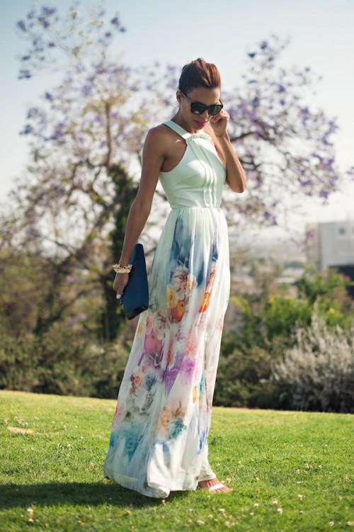 a neutral floral print maxi dress with a halter neckline and a bright clutch for a bold summer look