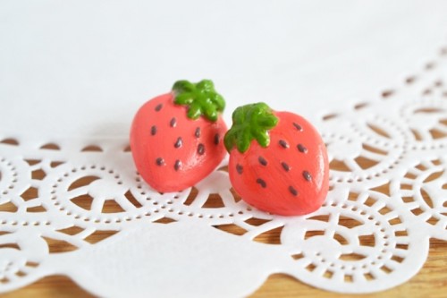 Fun And Flirty DIY Strawberry Earrings To Make